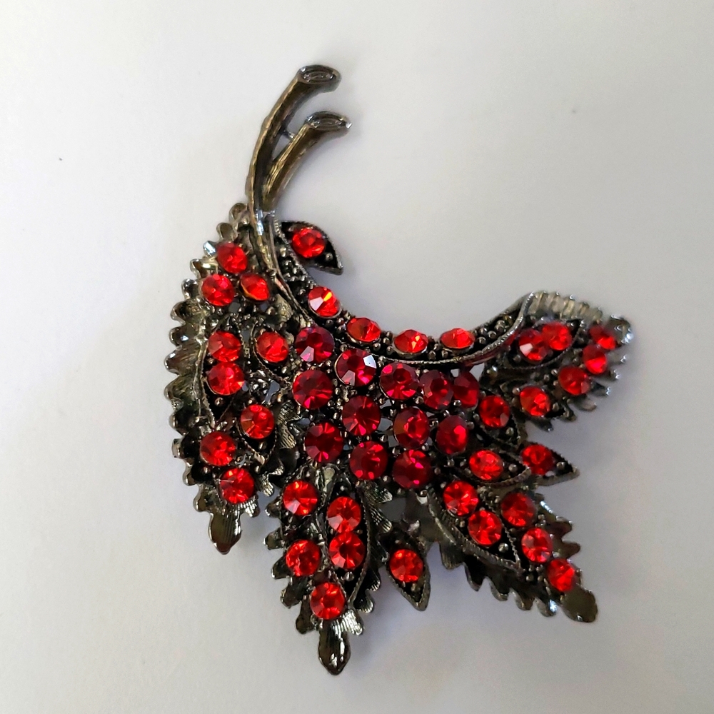 Vintage NWOT AMAZING BROOCH  (only a bundle of 3 or more) - Picture 3 of 7